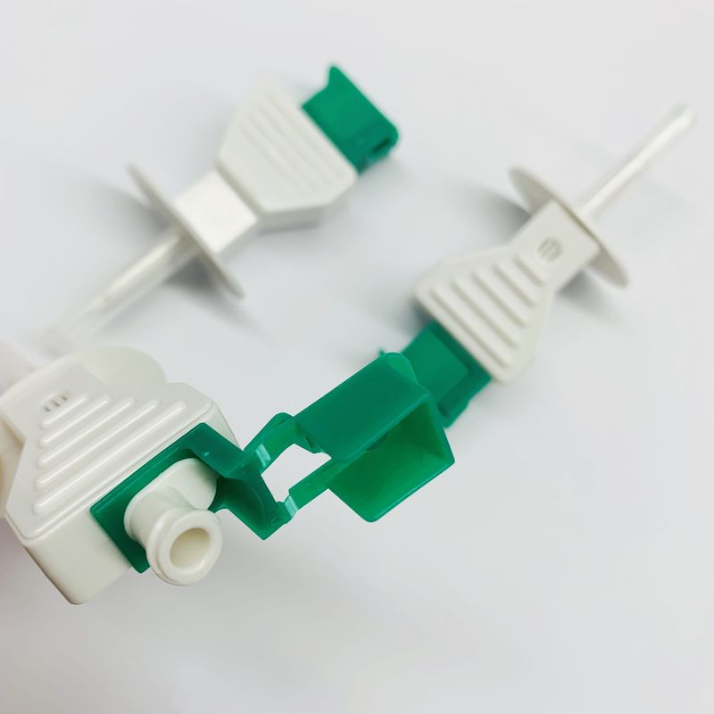 Single-Use Mini Vented Transfer Spikes For Intravenous Admixture Preparation